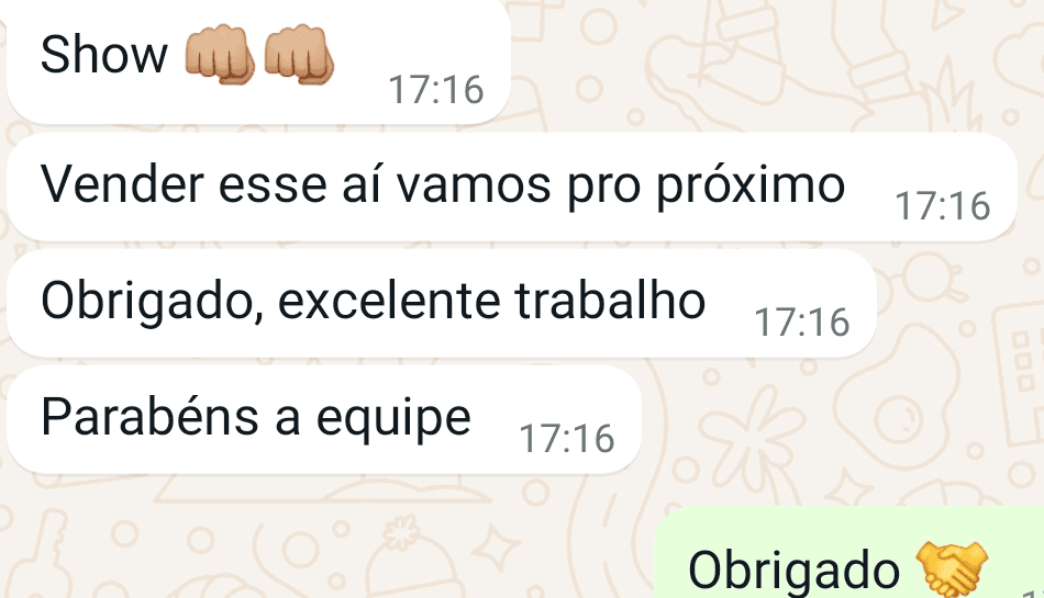 Mensagens reais de cliente no WhatsApp: 'Vender esse aí vamos pro próximo. Obrigado, excelente trabalho. Parabéns a equipe.'